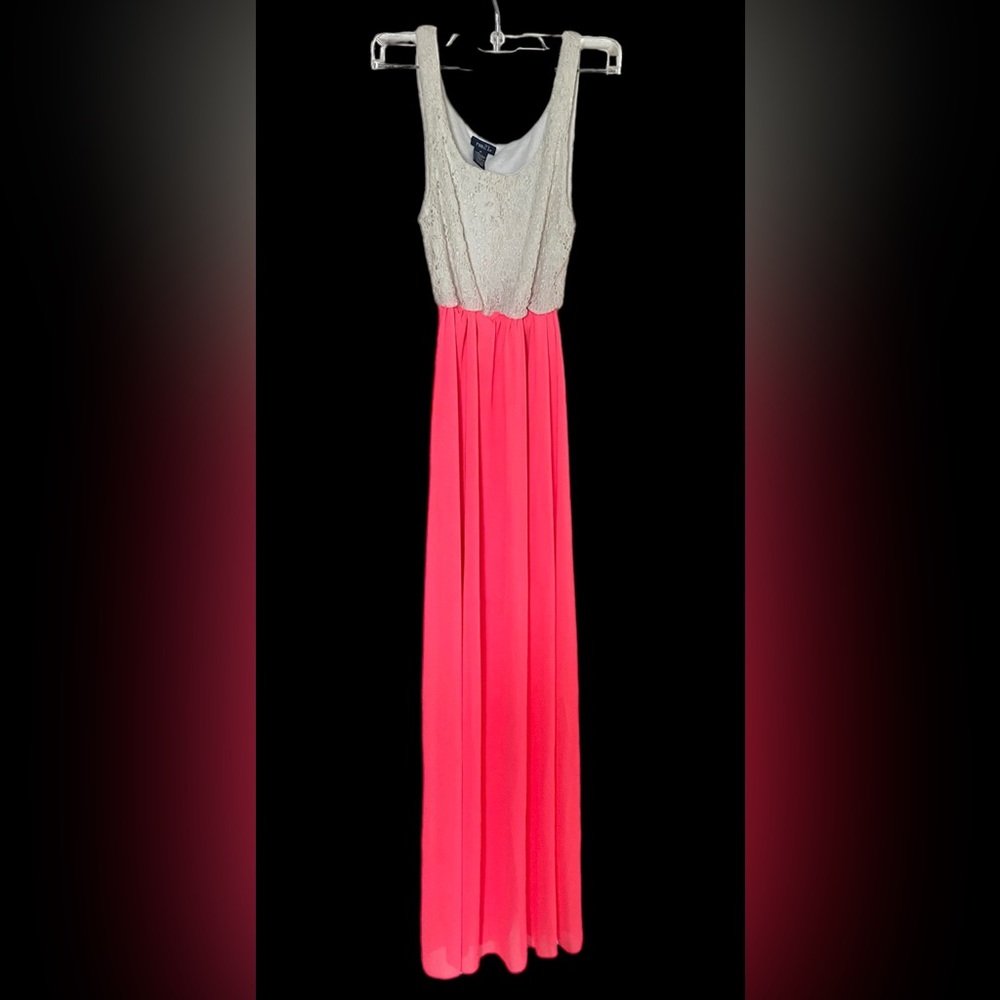 Womens Rue 21 maxi dress. Size medium.